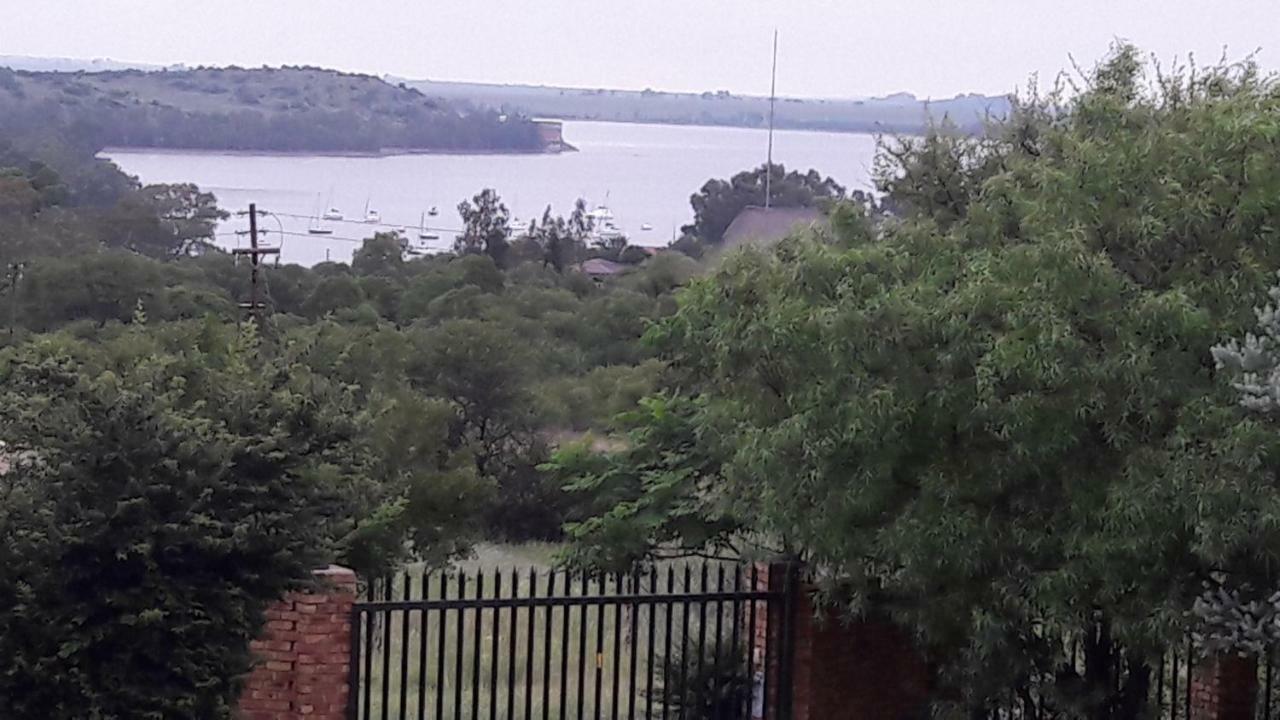 Rocky Mountain Guest House Vaal Marina Экстерьер фото
